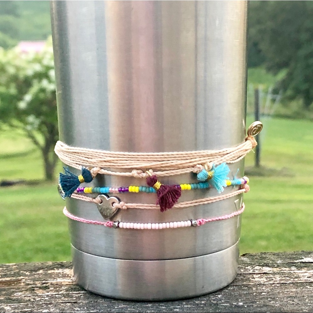 Set of 4 Pura Vida bracelets